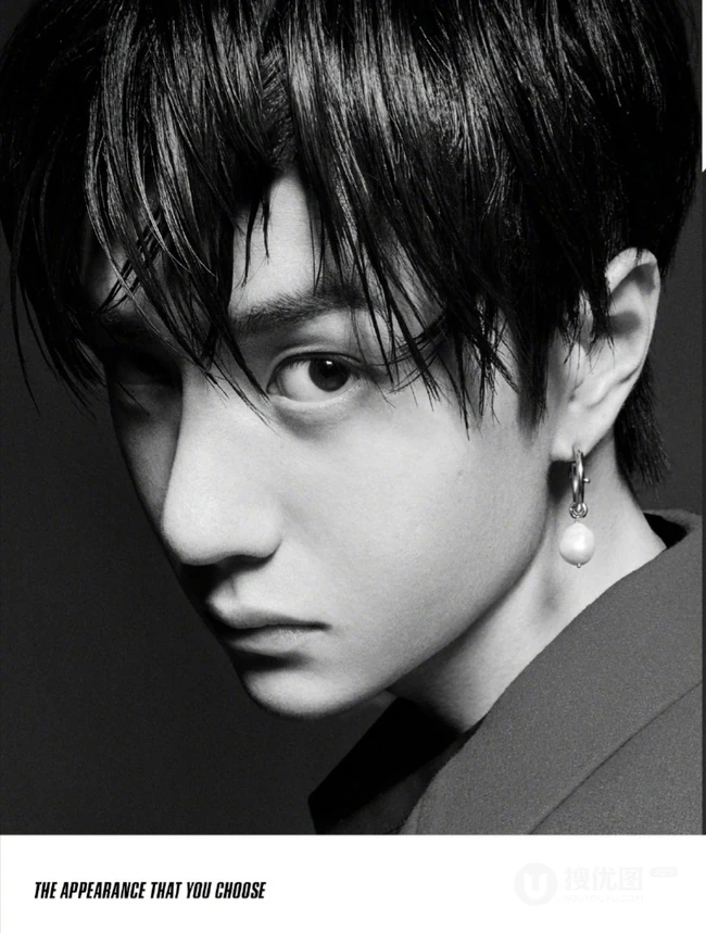 王一博温柔时髦湿发发型登《T Magazine》杂志写真封面图片