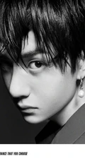 王一博温柔时髦湿发发型登《T Magazine》杂志写真封面图片