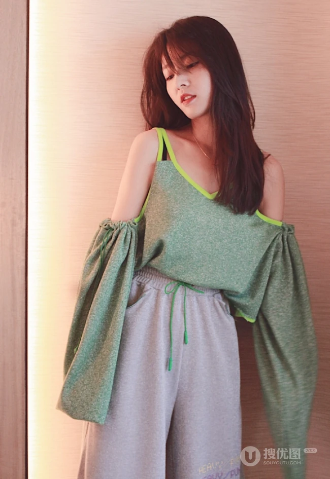 女演员马瑞Marie休闲时尚露肩装运动裤居家温婉图片