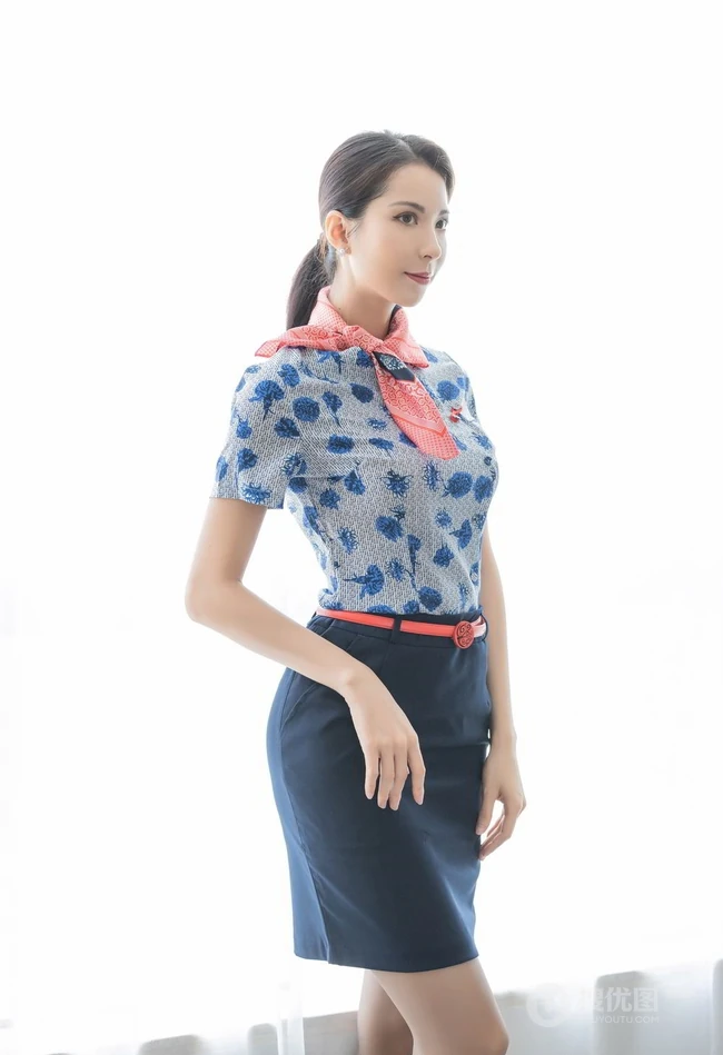 气质时尚空姐制服装女生轻熟端雅制服与袜装室内写真图片
