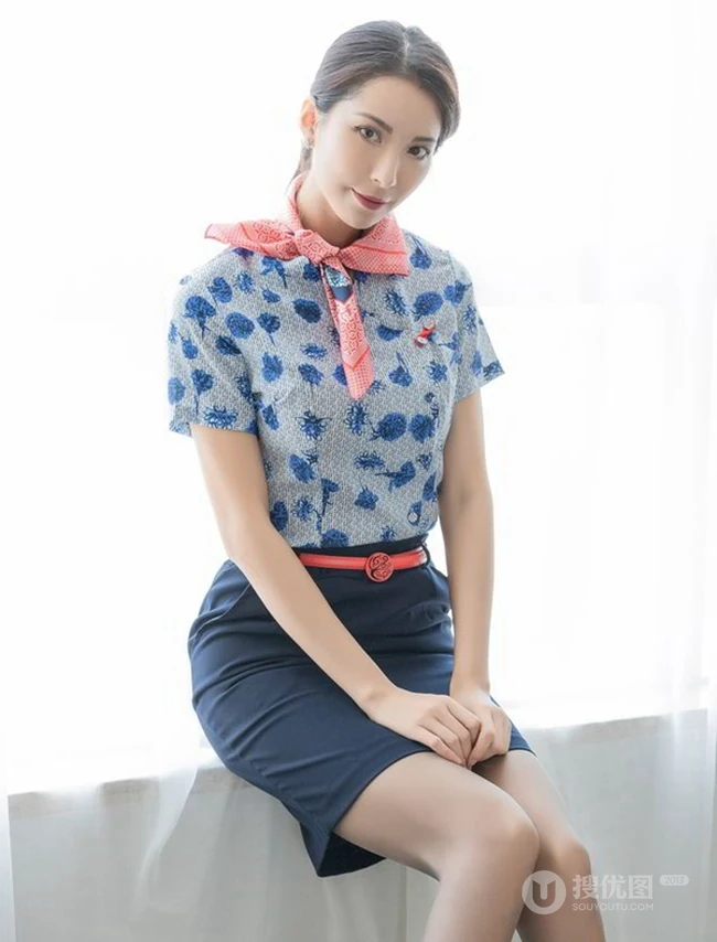 气质时尚空姐制服装女生轻熟端雅制服与袜装室内写真图片