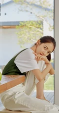 陈钰琪清新怡人绿色主题杂志写真封面图片