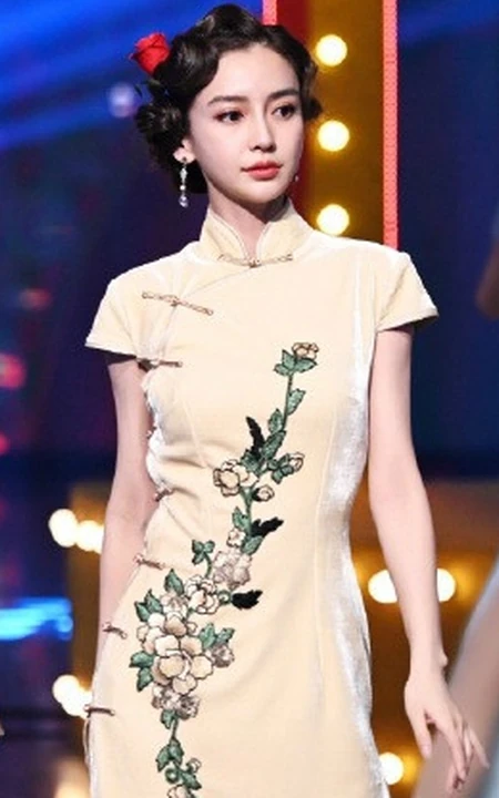Angelababy《王牌对王牌》旗袍造型古典韵味剧照图片