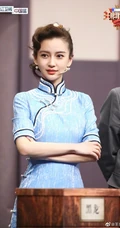 Angelababy《王牌对王牌》旗袍造型古典韵味剧照图片
