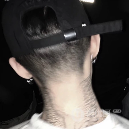 精品欧美帅气型男4月11日头像推荐