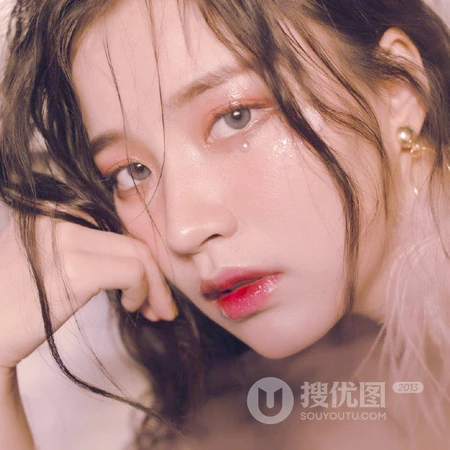 长卷发柔美烟熏妆女生高清头像套图4月11日推荐