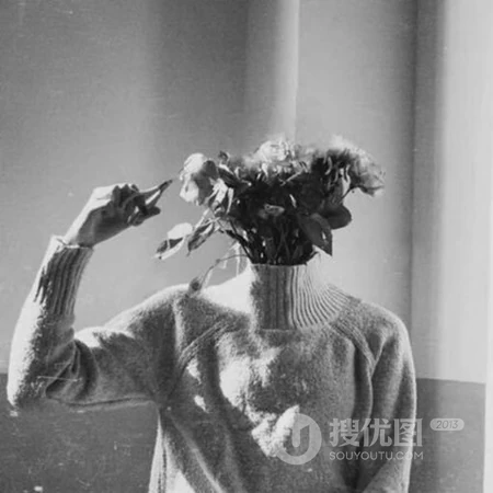 与爱宠合影的有爱心的帅哥个性头像