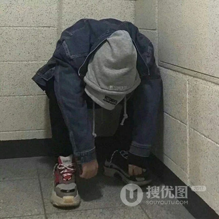冷酷不露脸爱自拍的帅气男生头像图片