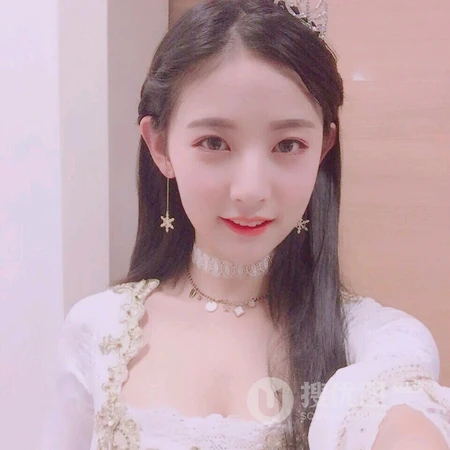 2020长相清秀好看的长发女生QQ头像
