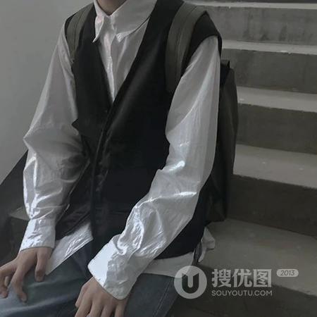 不露脸穿着前卫的小哥哥头像，年轻帅哥冷酷侧脸QQ头像