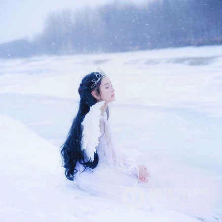 欧美公主装可爱大辫子女生cosplay个性头像图片