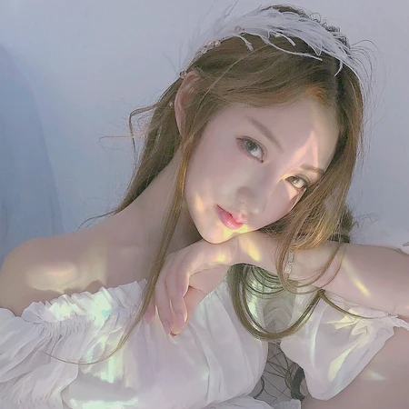 气质好的公主范长发女生微信头像4月13日推荐