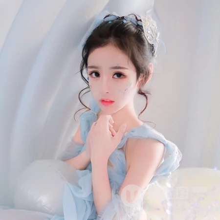 气质好的公主范长发女生微信头像4月13日推荐
