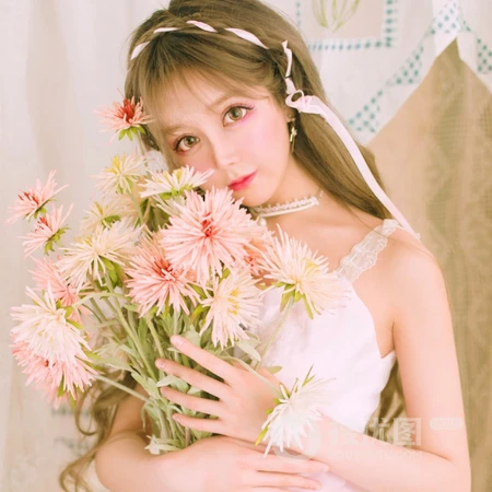 气质好的公主范长发女生微信头像4月13日推荐