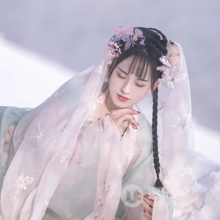 高贵典雅的古风女生真人QQ头像