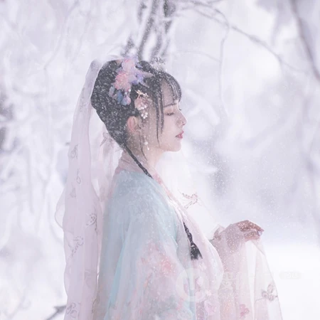 高贵典雅的古风女生真人QQ头像