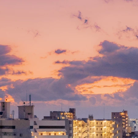 最美夕阳，繁华城市下生活的人们加上夕阳，美美的一副画卷