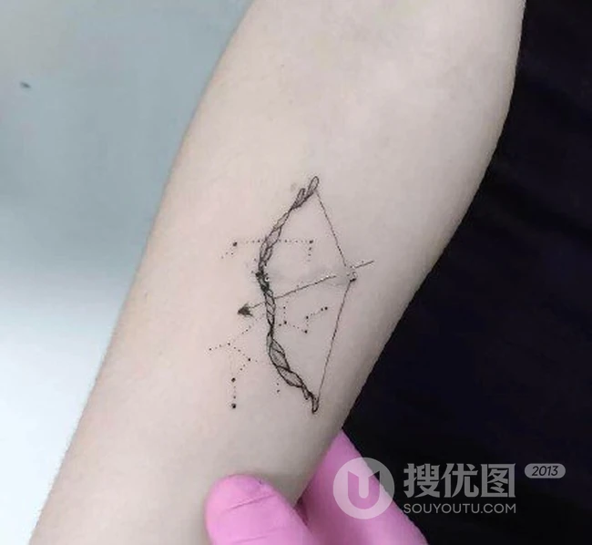 射手座纹身小图案，迷你卡通射手座女生小臂纹身图案图片欣赏 第2张