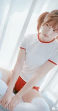双马尾可爱白皙女生少女居家美照，着红白相间体操运动服清新调皮