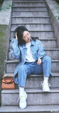 谭松韵微博晒九宫格生活近照，有黑白，有复古，唯美恬静