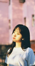 谭松韵微博晒九宫格生活近照，有黑白，有复古，唯美恬静