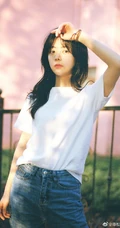 谭松韵微博晒九宫格生活近照，有黑白，有复古，唯美恬静