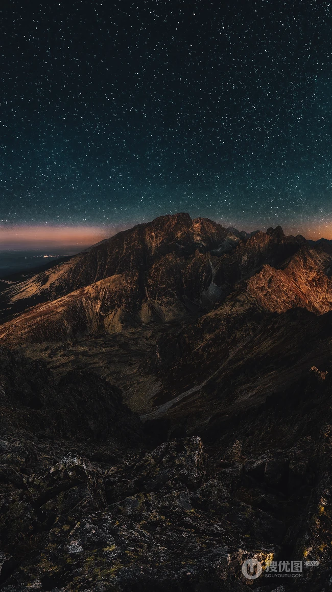漫天星辰下的巍峨大山唯美森林夜景手机壁纸
