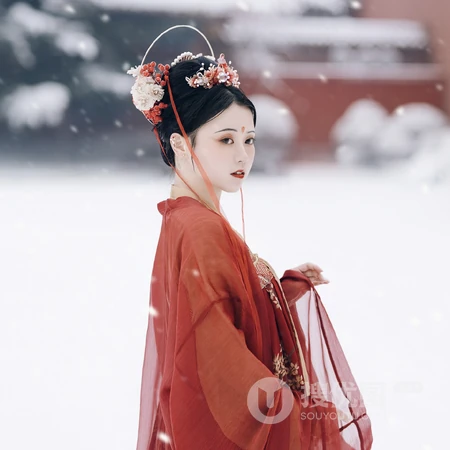 一身红衫，胭脂敷面唯美的古风红衫女生头像图片