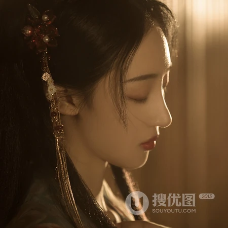 一身红衫，胭脂敷面唯美的古风红衫女生头像图片