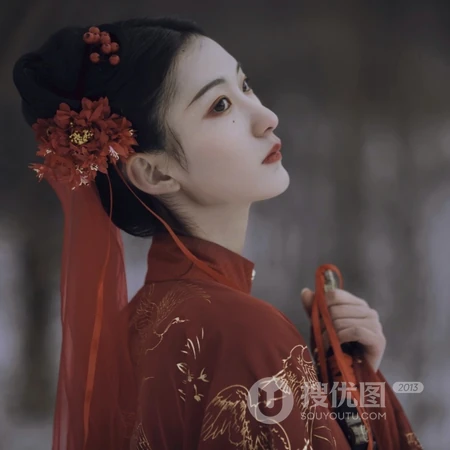 一身红衫，胭脂敷面唯美的古风红衫女生头像图片