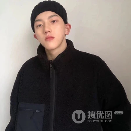 帽衫套头的黑脸哥，冷酷戴鸭舌帽的帅哥唯美头像