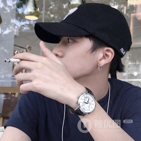 帽衫套头的黑脸哥，冷酷戴鸭舌帽的帅哥唯美头像