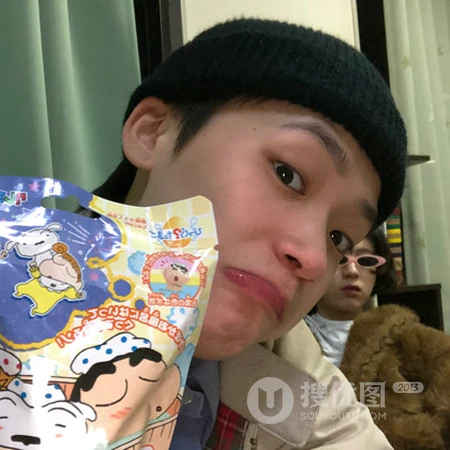 帽衫套头的黑脸哥，冷酷戴鸭舌帽的帅哥唯美头像