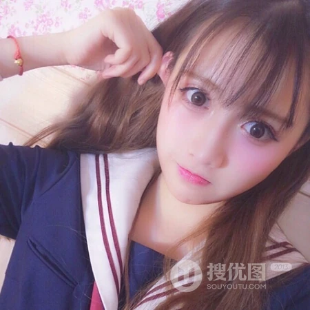 绑着双马尾辫的清纯校花女生的可爱表情微信头像