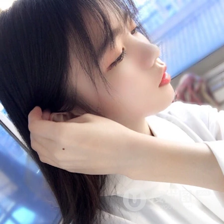 绑着双马尾辫的清纯校花女生的可爱表情微信头像