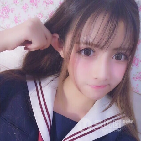 绑着双马尾辫的清纯校花女生的可爱表情微信头像