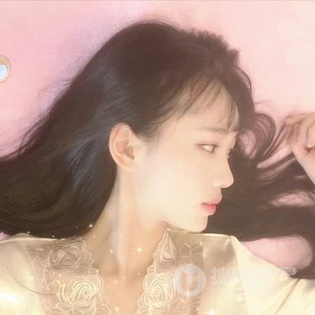 绑着双马尾辫的清纯校花女生的可爱表情微信头像