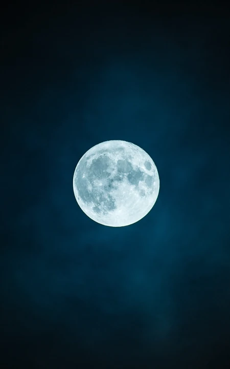 唯美的天空满月高清手机壁纸