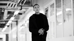 痞帅帅哥陈伟霆纯色黑白摄影桌面壁纸
