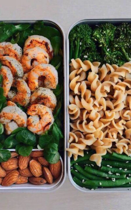 一人食美味便当摄影图片