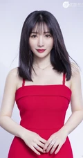 柳岩肩带连衣红裙气质柔美写真图片，头发柔顺，皮肤白皙