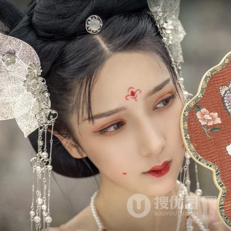 充满异域风情的女生头像图片