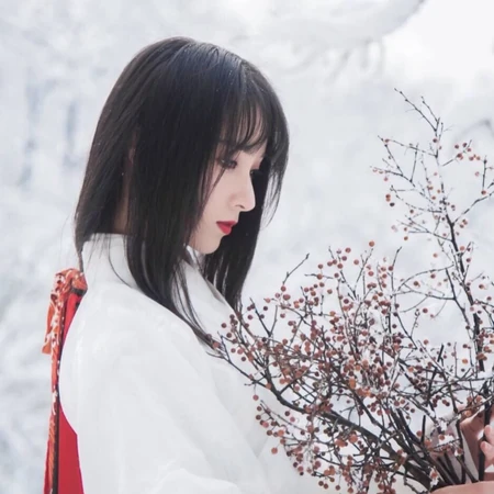 不食人间烟火的古风女生头像4月15日推荐
