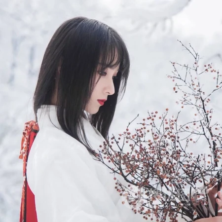 不食人间烟火的古风女生头像4月15日推荐