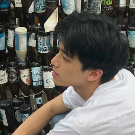 拽拽酷酷的小哥哥头像，年轻就是要听自己的