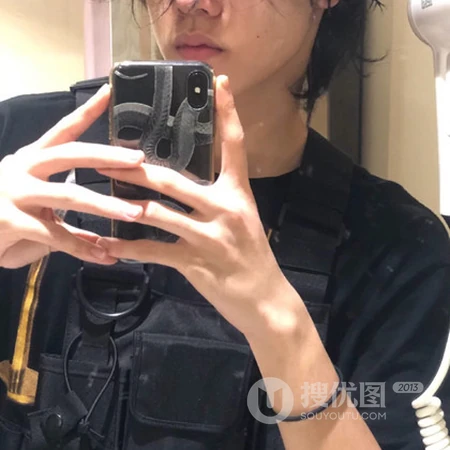 拽拽酷酷的小哥哥头像，年轻就是要听自己的