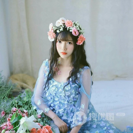 头戴花环的女生个性头像，人如花美