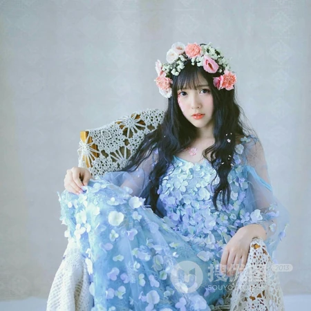 头戴花环的女生个性头像，人如花美