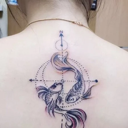 双鱼座纹身图案，女性背部，手腕，手臂双鱼图案图片欣赏