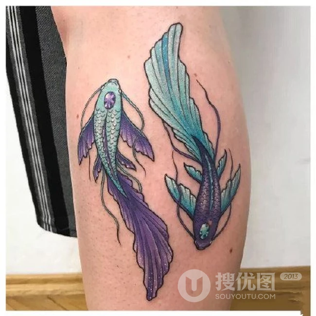 双鱼座纹身图案，女性背部，手腕，手臂双鱼图案图片欣赏 第2张